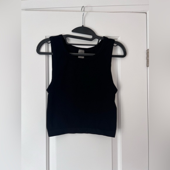 ARITZIA Sunday Best SinchSeamless Crew Tank - Picture 1 of 3